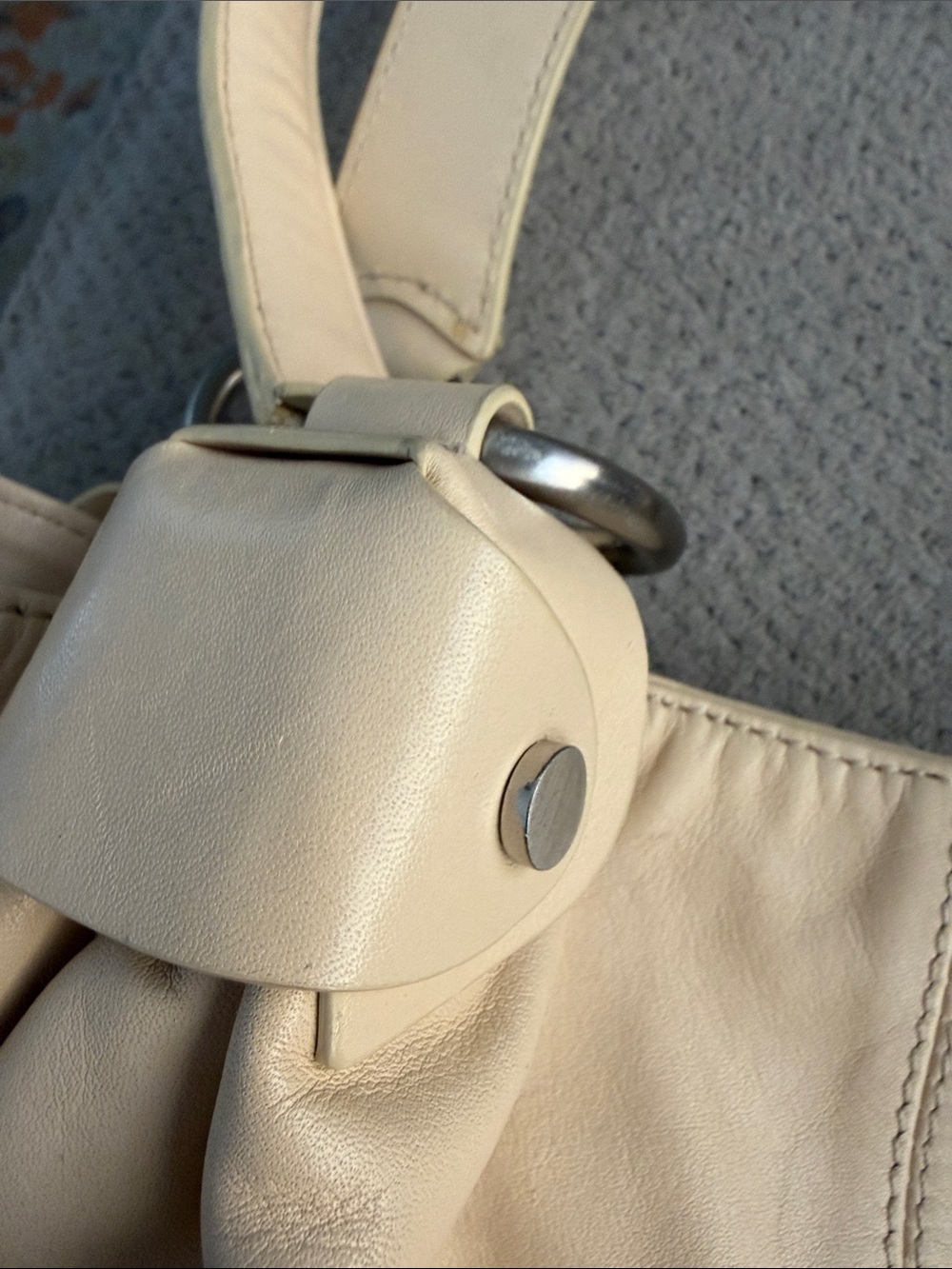 ANTONIO MELANI Cream Leather Gathered Shoulder Tote - Picture 4 of 7